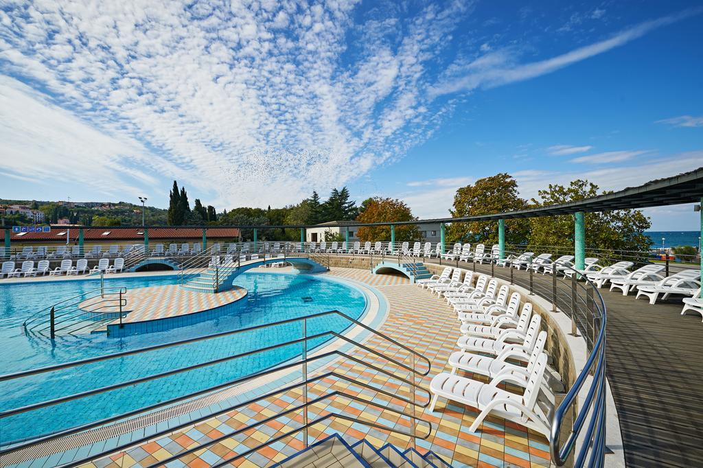 Hotel Delfin Izola Bagian luar foto