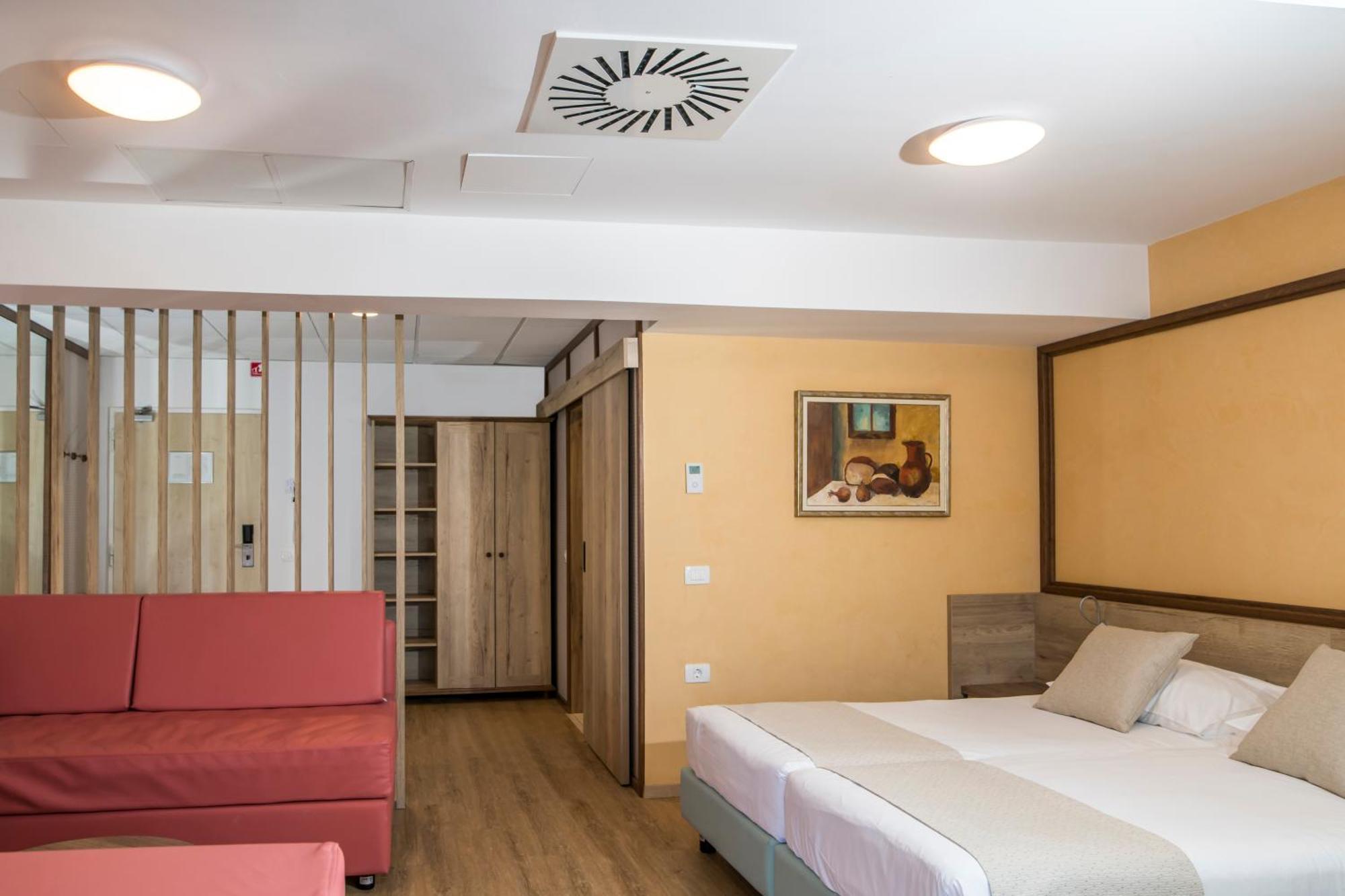 Hotel Delfin Izola Bagian luar foto