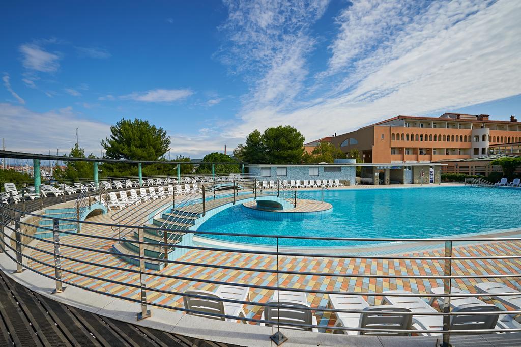 Hotel Delfin Izola Bagian luar foto