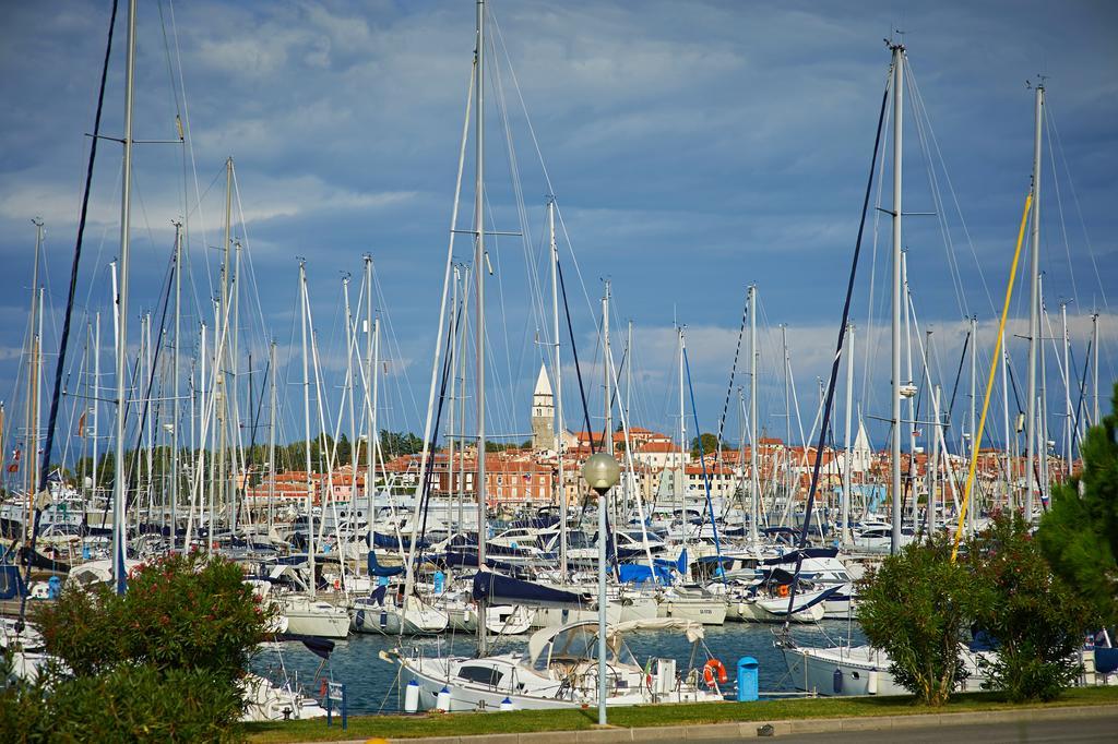 Hotel Delfin Izola Bagian luar foto
