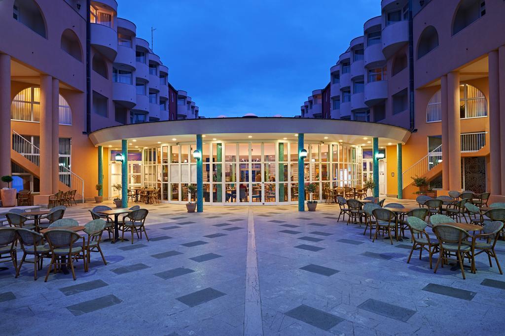 Hotel Delfin Izola Bagian luar foto