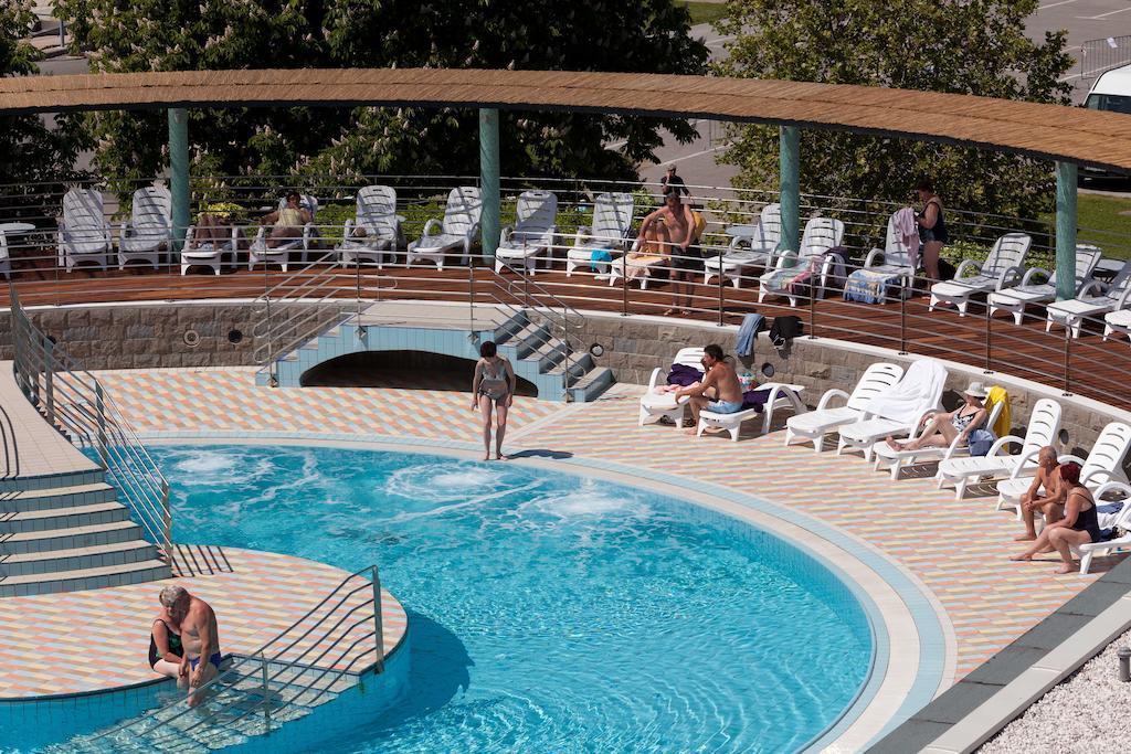 Hotel Delfin Izola Bagian luar foto