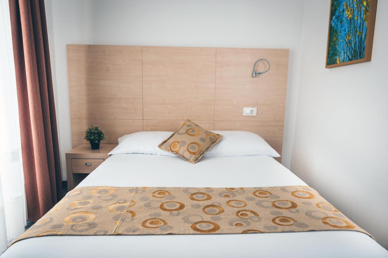 Hotel Delfin Izola Bagian luar foto